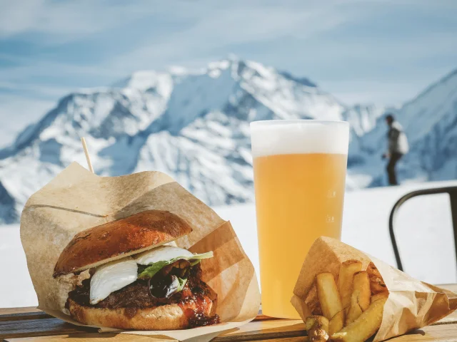 Burger on the slopes of Saint-Gervais Mont-blanc