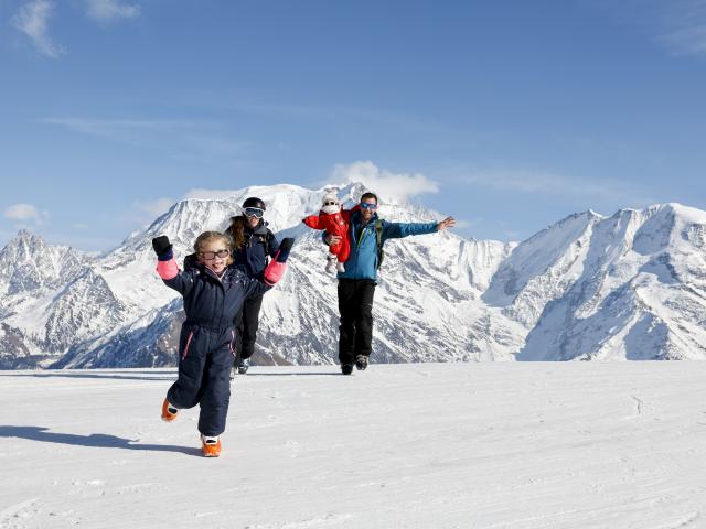 Family skiing