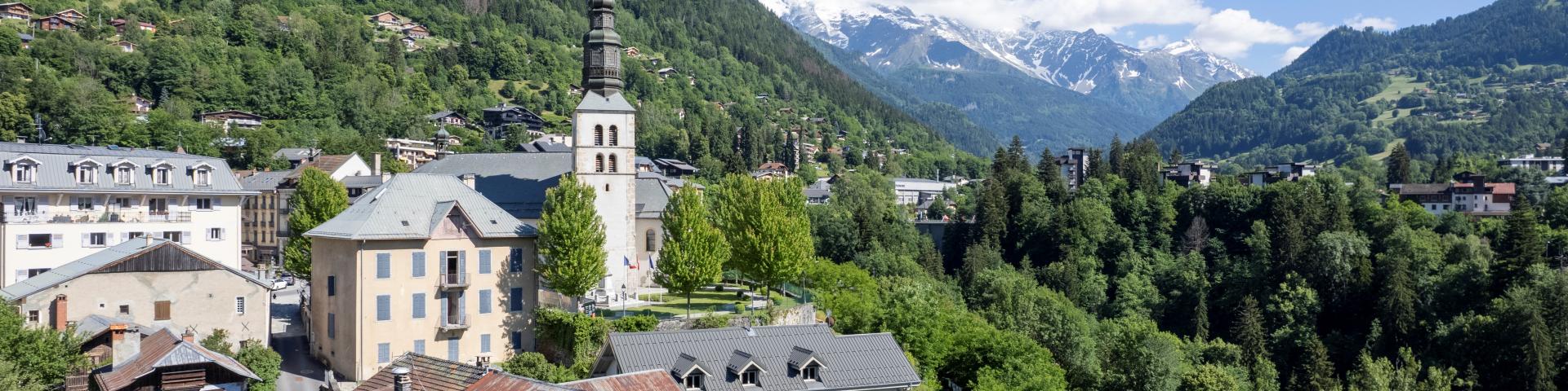 Village de Saint-Gervais Mont-Blanc vu du ciel