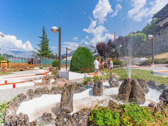 Summer mini-golf at Saint-Gervais