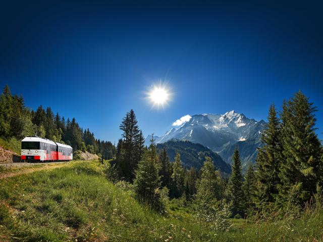 Le Tramway du Mont-Blanc en été