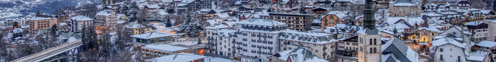 Le village de Saint-Gervais sous la neige