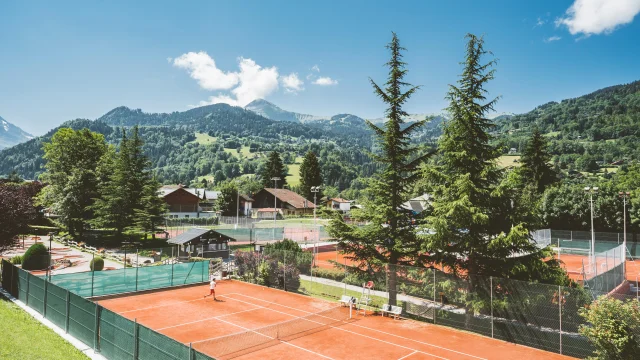 Cours de tennis à Saint-Gervais