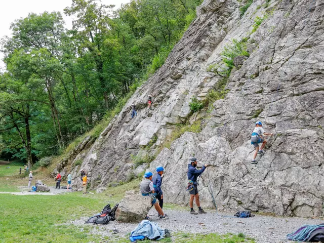 Escalade au rocher du parc thermal