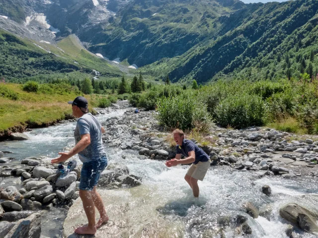 Pause fraîcheur dans le torrent de miage