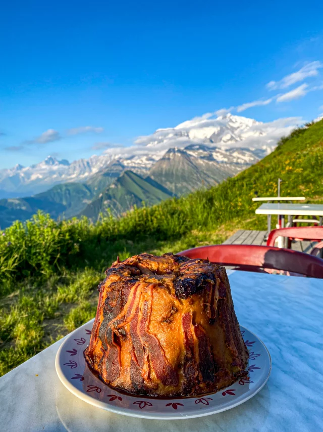 Farcement dans un restaurant d'altitude