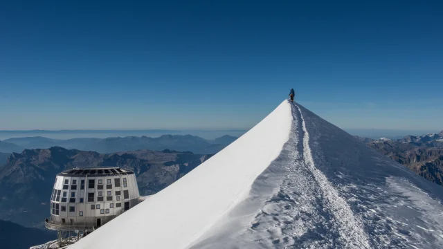 Alpiniste à proximité du refuge du gouter