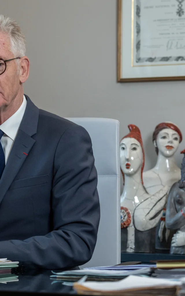 Jean-Marc Peillex, dans son bureau de la mairie de Saint-Gervais