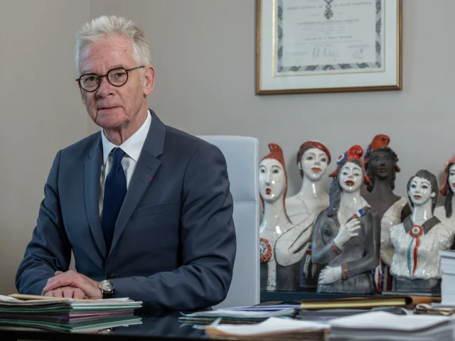 Jean-Marc Peillex, dans son bureau de la mairie de Saint-Gervais