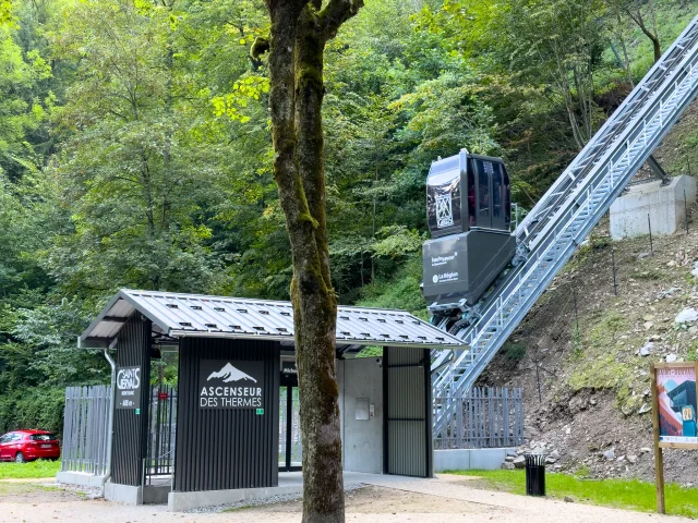 Arrivée au parc thermal avec l'ascenseur