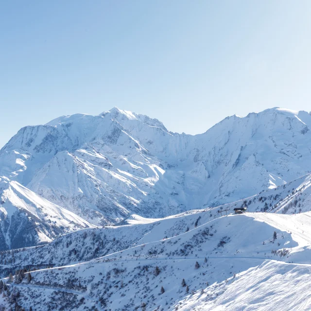 Paysage enneigé du domaine skiable