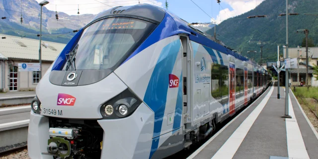 Leman Express en gare du Fayet